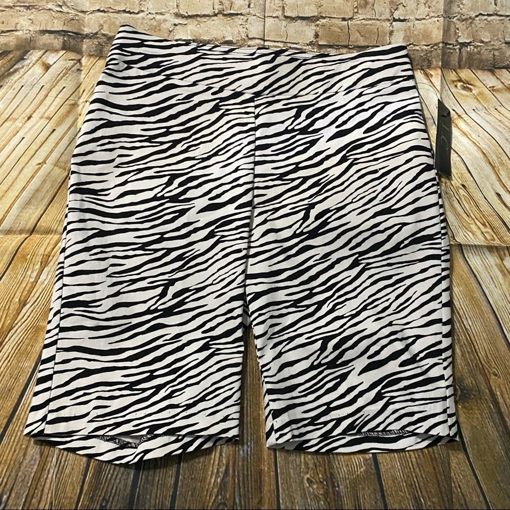 NWT LC Laura Cruz Black White Zebra Print Pull On Shorts